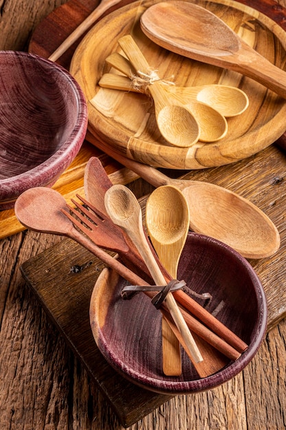 kuchynské náradie a miska