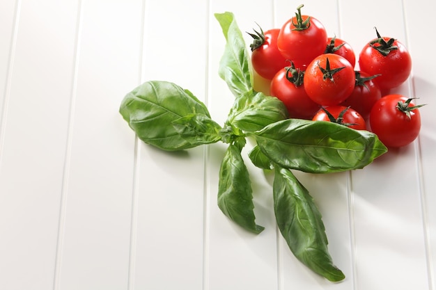 čerstvé bylinky a zelenina